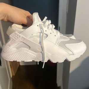 nike air huarache sneakers triple white